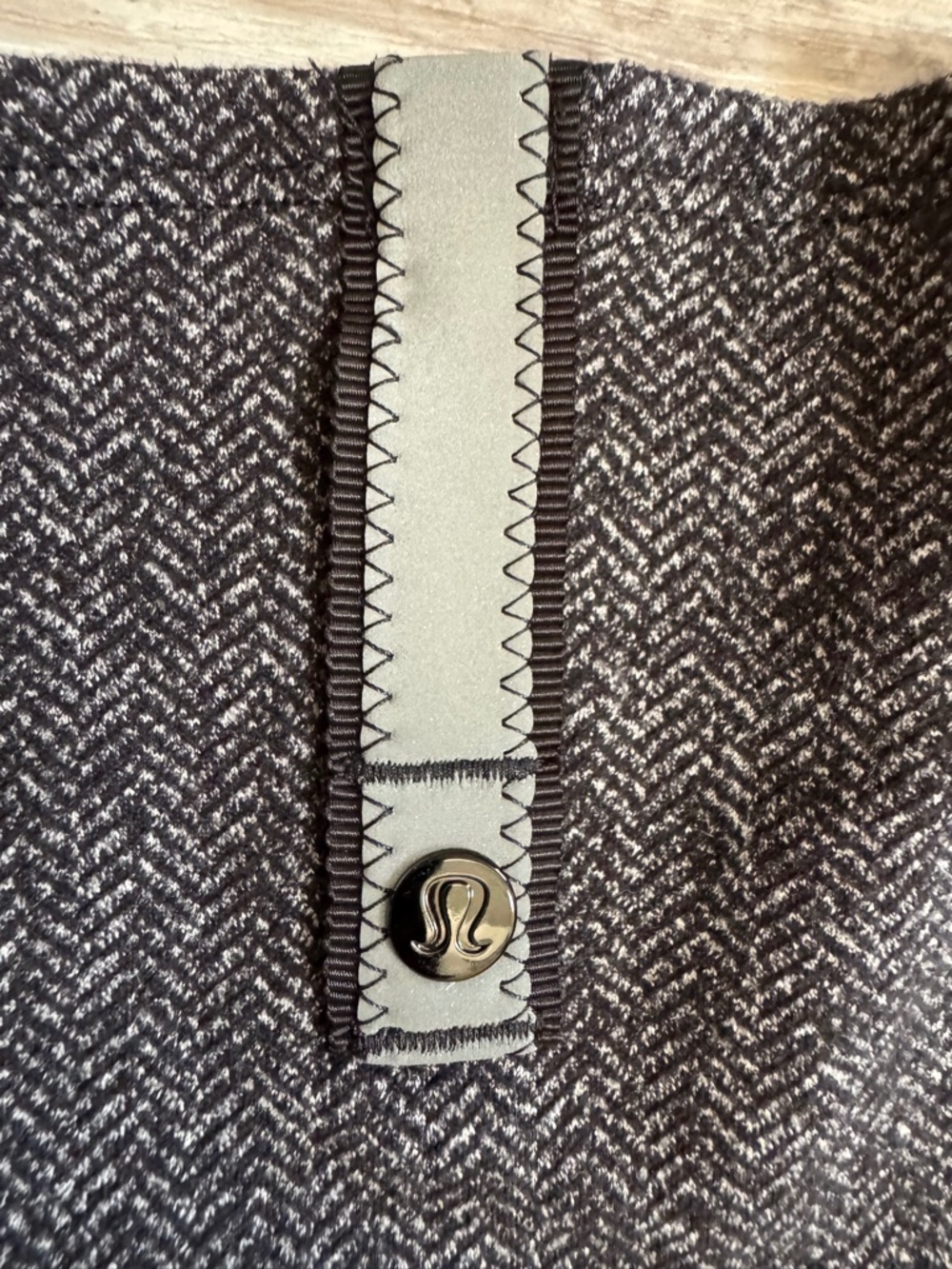 Lululemon Vinyasa Scarf Foulard – NWT | Gray Herringbone | Convertible Wrap - Picture 5 of 9